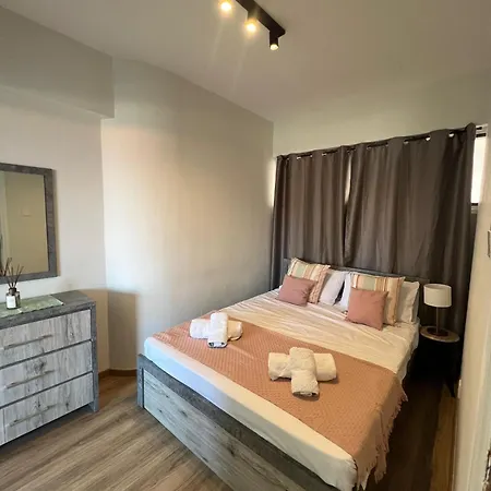 Azul Sea View Apartment Larnaca